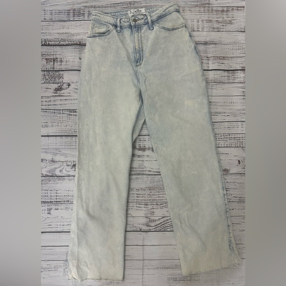Hollister Curvy Ultra High-Rise Dad Light Wash Denim Sz. 7R - Picture 1 of 8